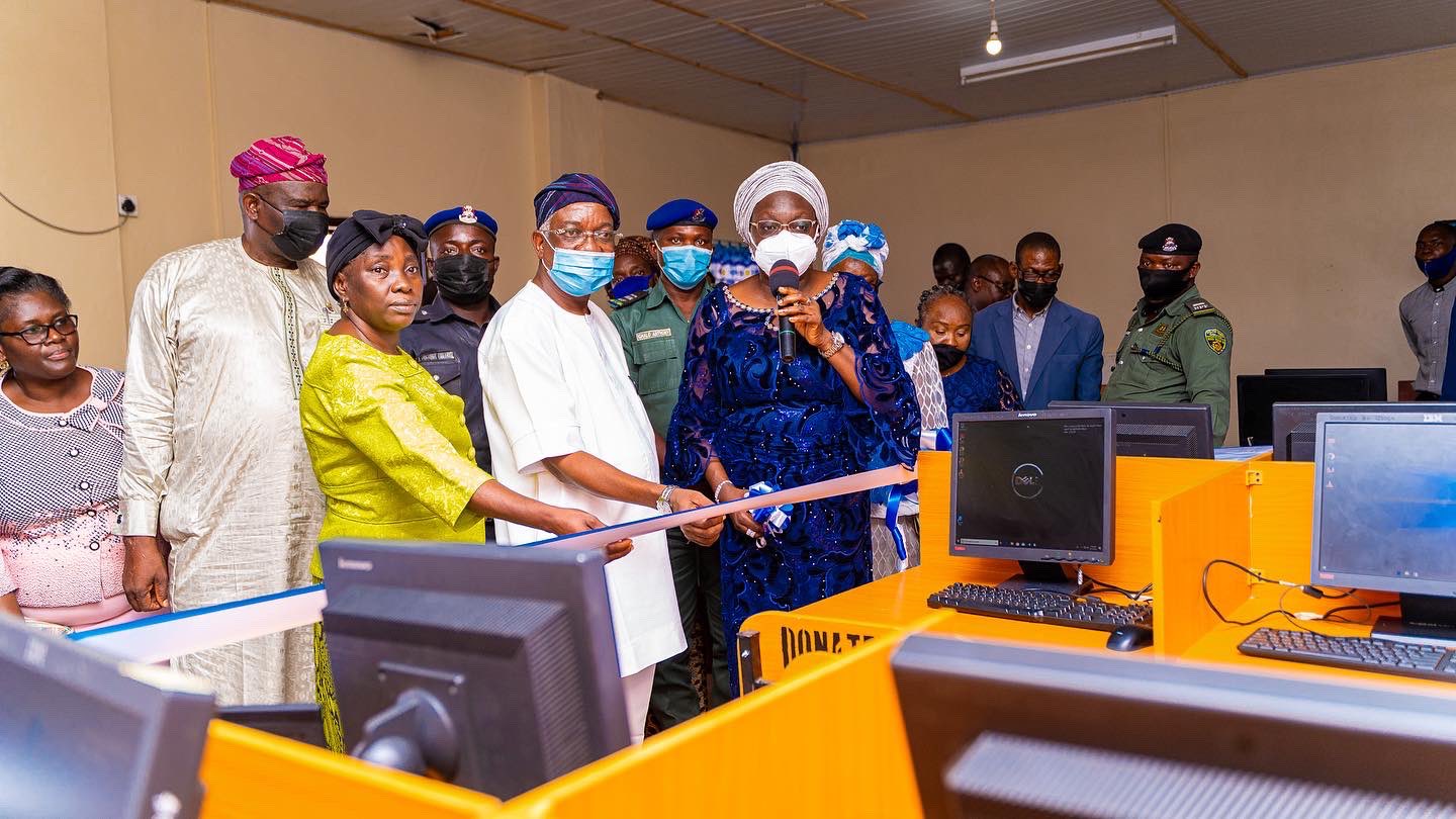 Oyo DG Donates Internet Facility To QUEENS SCHOOL, Ibadan