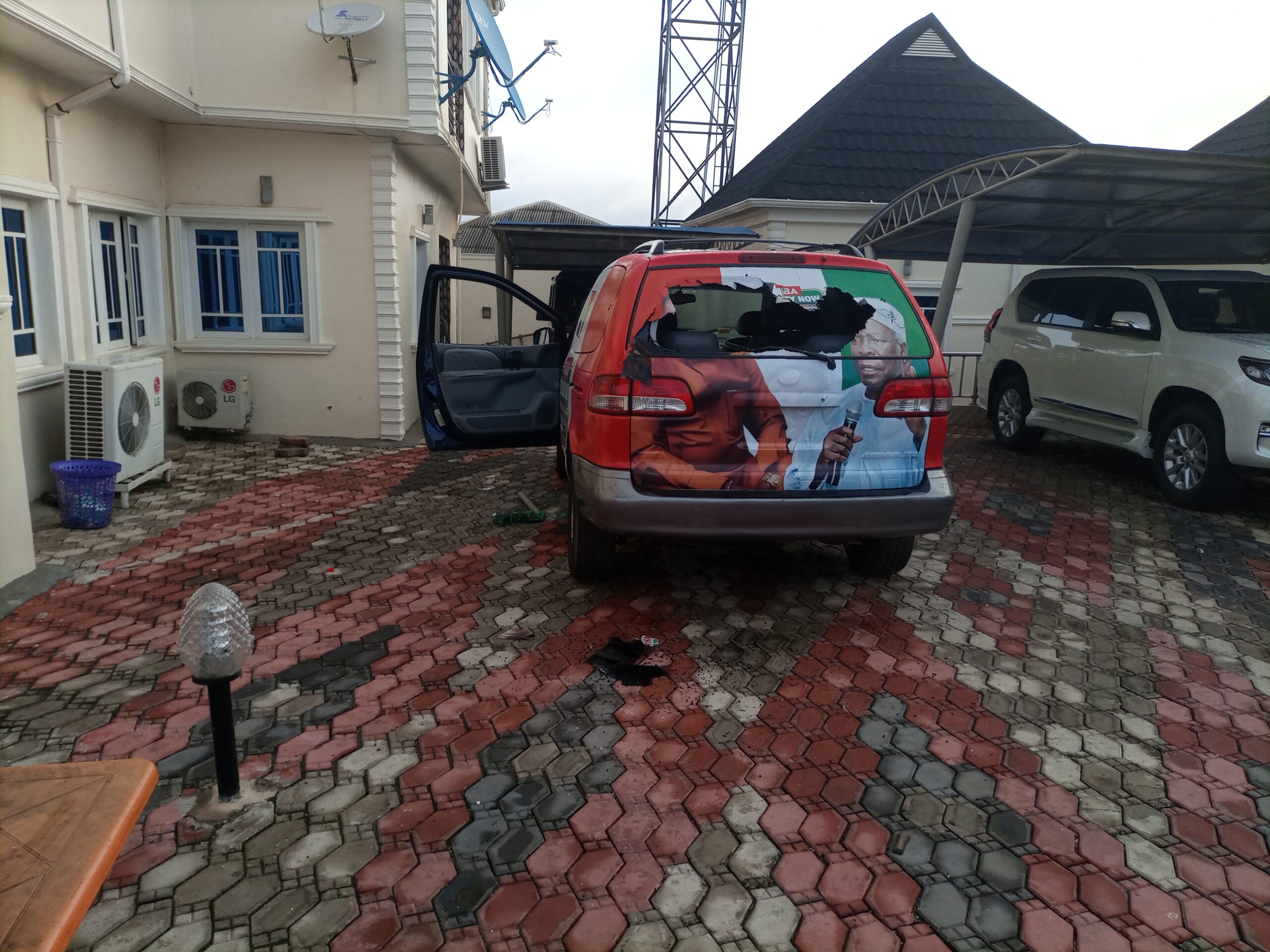 Five Killed, Wives, Others Taken Away As DSS, Soldiers Attack Sunday Igboho’s Residence In Ibadan