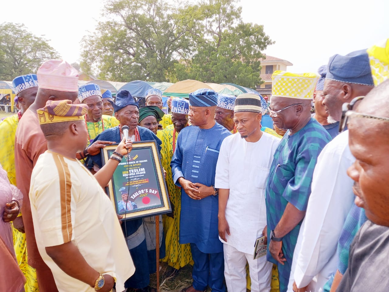 Folarin Becomes Grand Patron, Ambassador Of Oyo SCT, Donates Sewing Machines, Millions of Cash To Association