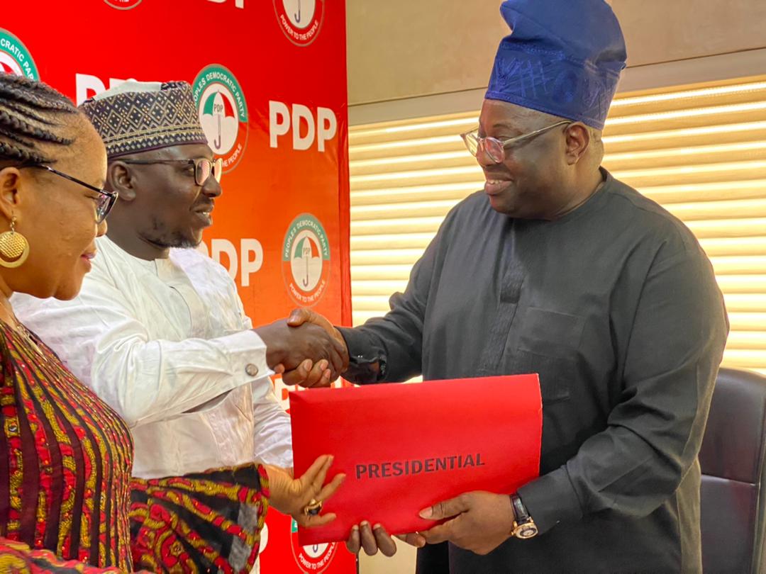 2023: Ovation Publisher, Dele Momodu Purchases Presidential Forms, Appreciates Young Nigerians For Donations