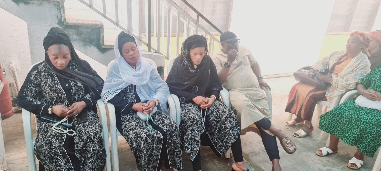 2022 Hajj: Olopoeyan Holds Prayer Session for Wives On Pilgrimage To Mecca