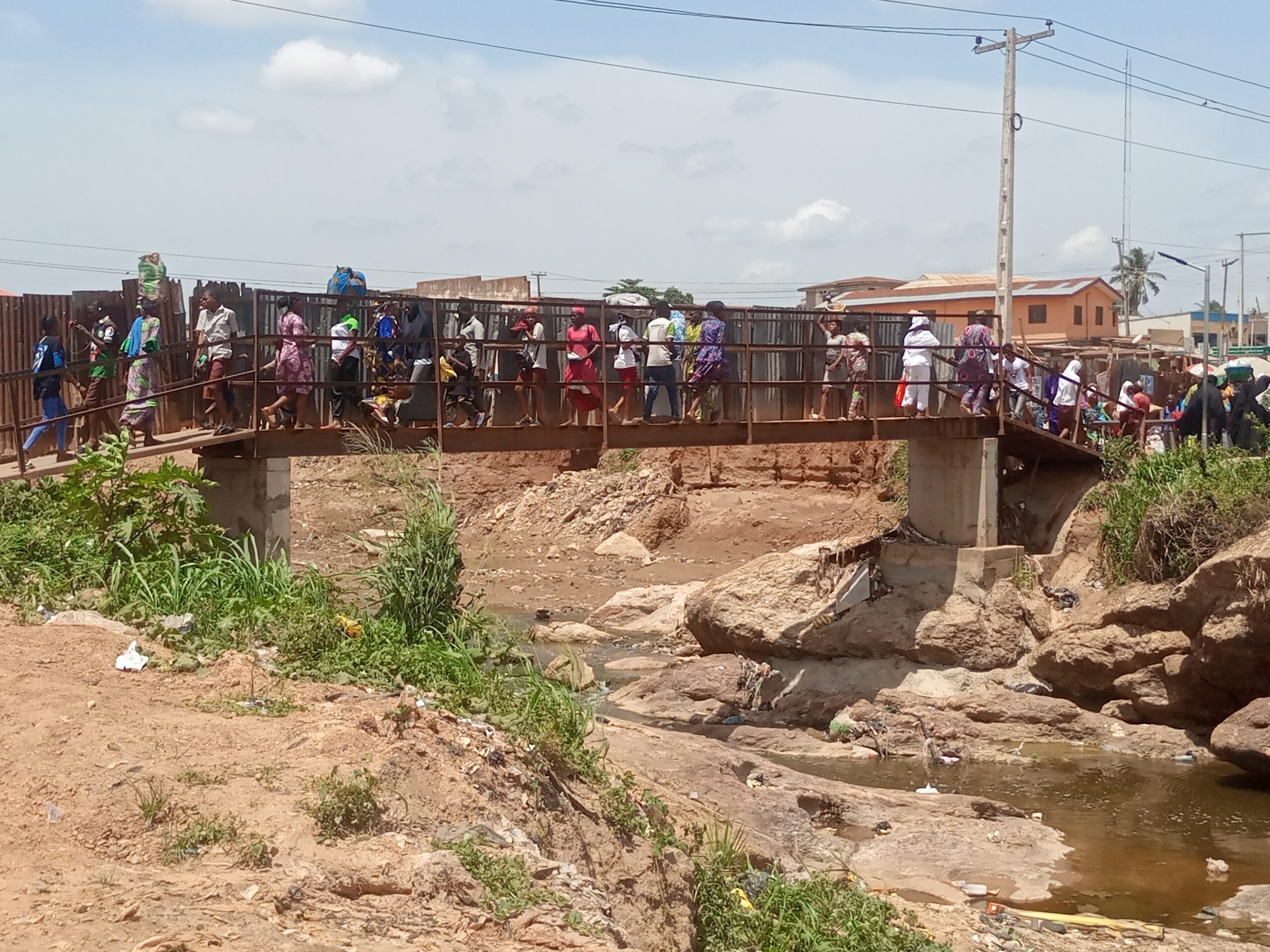 Ona Ara Residents Attack Makindes’ Commissioner Over Lies On Abandoned Road