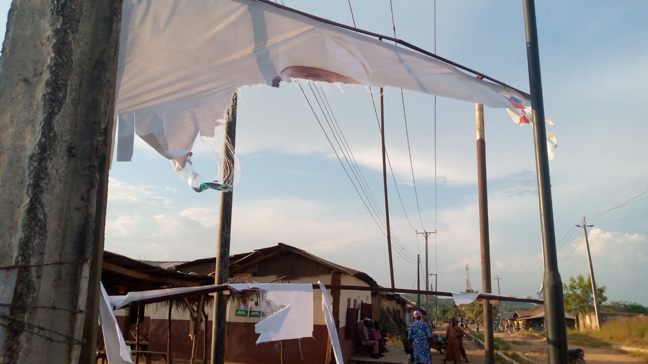 2023: Oyo PMS’ Boys Alleged Of Destroying Oseni, Alli, Other APC Candidates’ Billboards In Ibarapa(VIDEO)