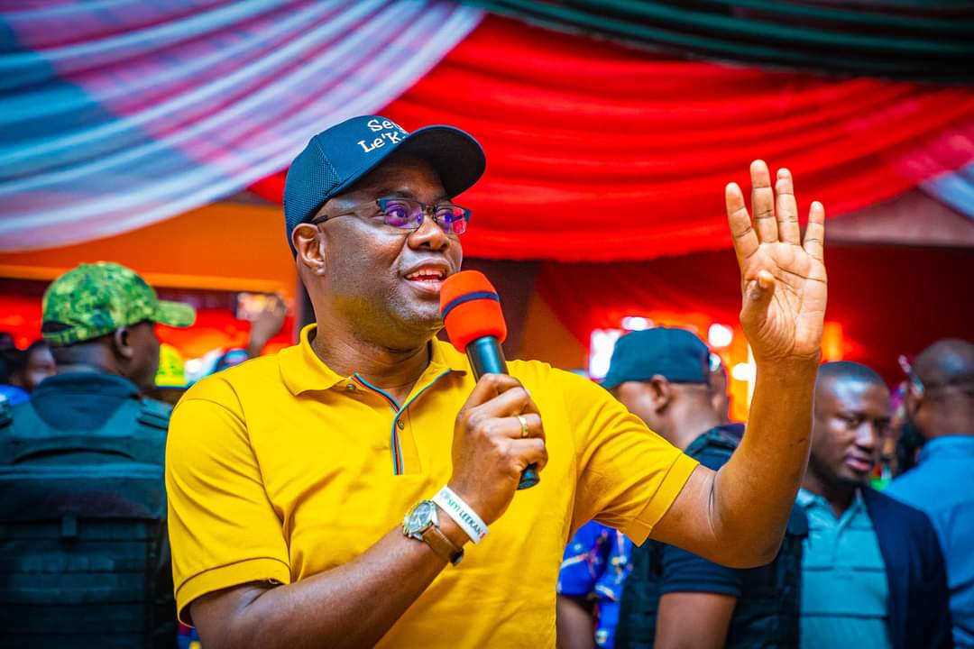 Makinde Assists Retired Workers With N10,000 To Have Good Yuletide