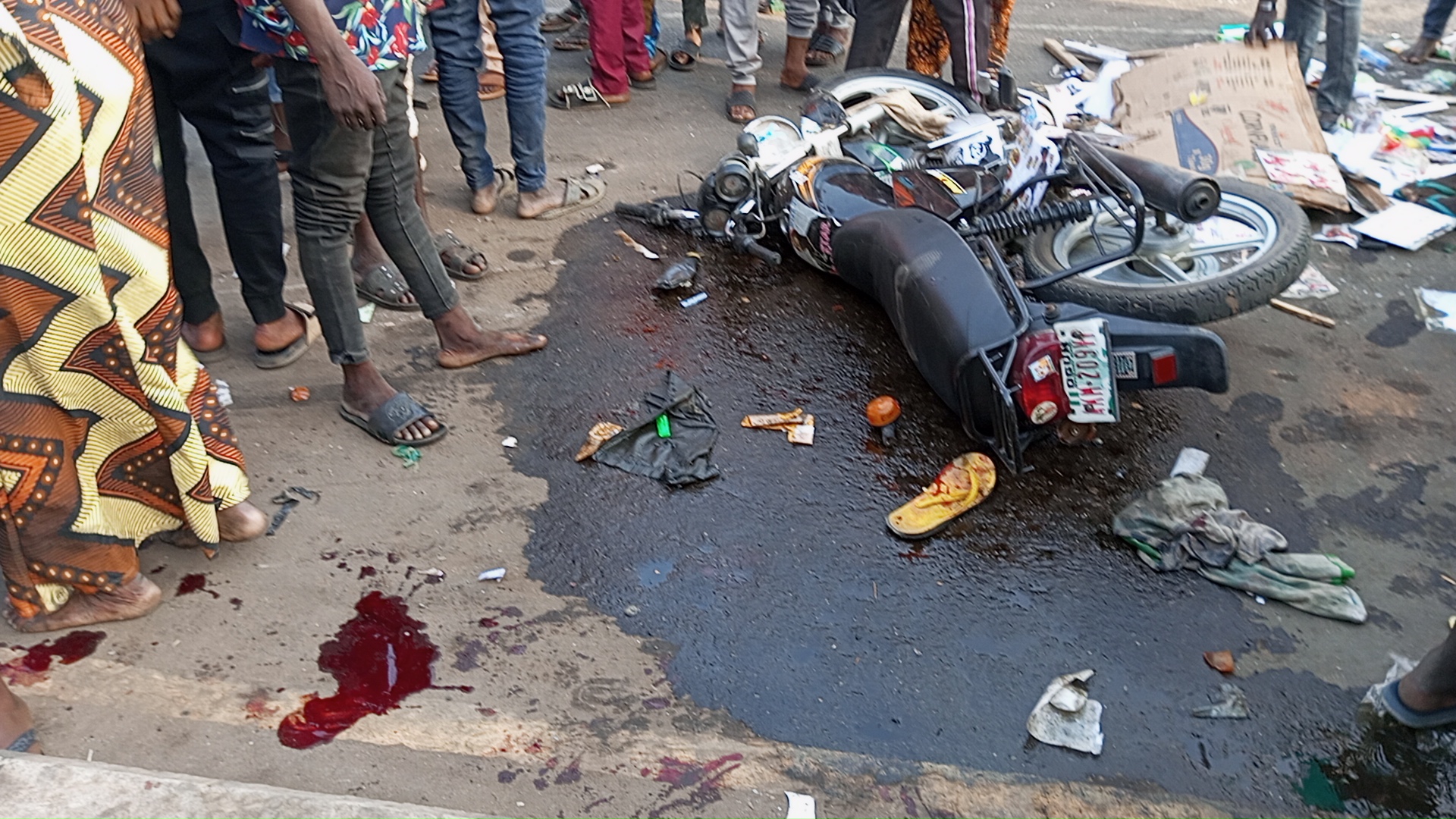 Sad Xmas: Many Wounded In Ibadan As Bus Carrying Plantains Had Break Failure