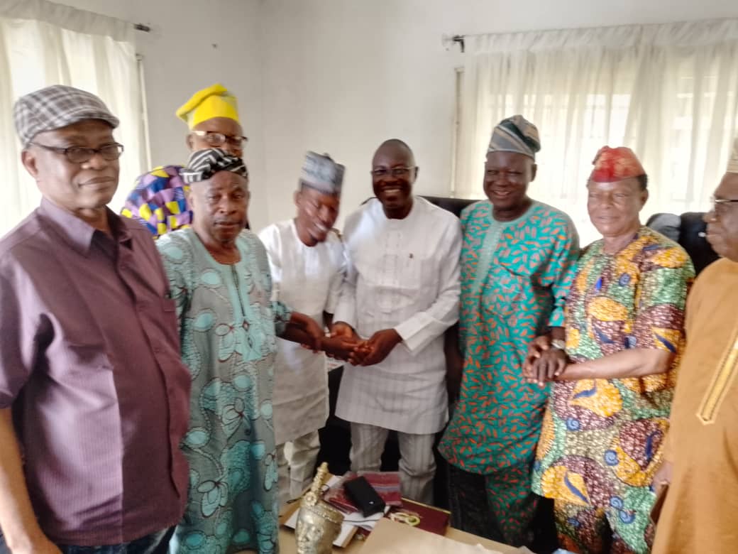 JUST IN: Oluyole PDP Leaders Storm Arapaja’s Residence, Reaffirm Olaide Settle As Consensus Candidate