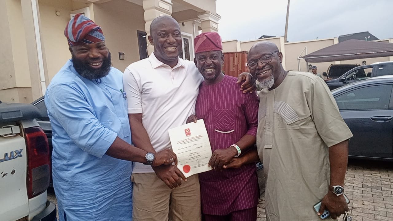 Oluyole Chair-Elect, Akeem Olatunji Visit Makinde’s Ally, Seye Famojuro, Present Certificate Of Return