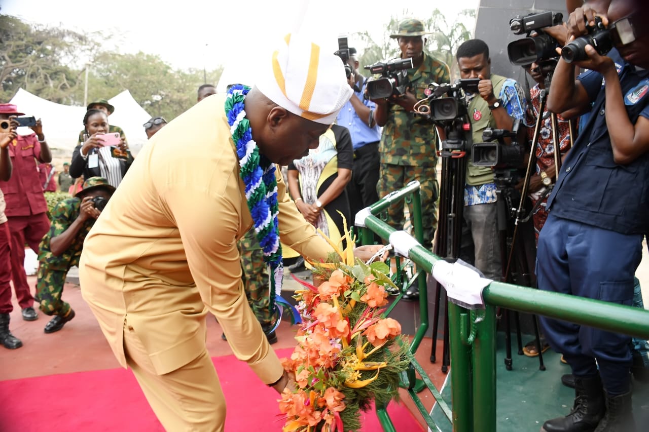 Armed Forces Remembrance Day: Makinde Honours FRSC Pioneer With Brand New Car