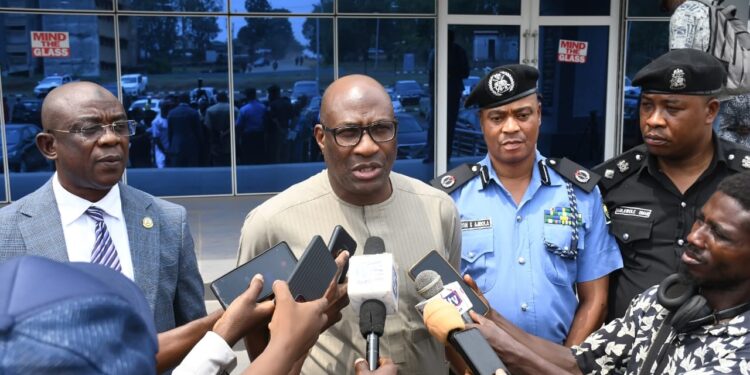 SECURITY: Makinde Rejigs Strategy To Combat Crimes, Urges Residents To Be Vigilant