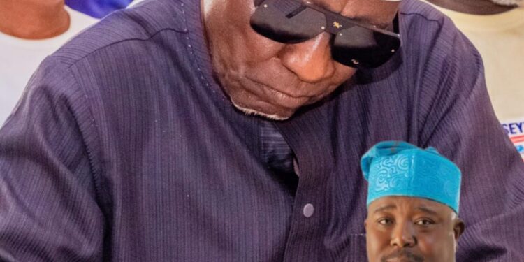 Senator Sharafadeen Alli Wishes Oyo APC Chair, Olayide Abas Success In New Appointment