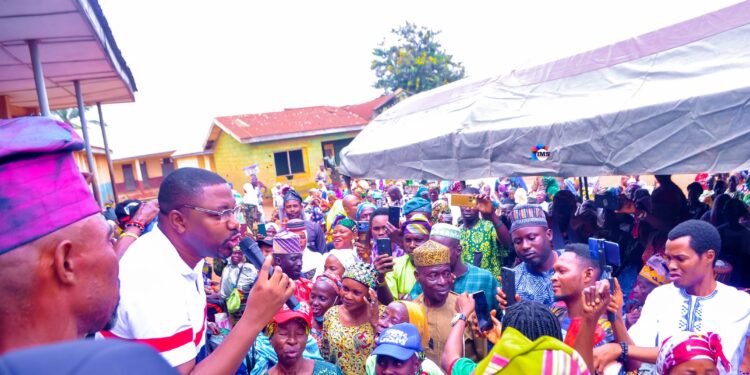 PDP’s Gains Strength As OTOPE Movement Hosts Hundreds Of Defectors In Ona-Ara LG