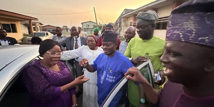 Oyo ALGON Chairman, Sanda Sikiru, Boosts Efficiency With Official Vehicle Handovers