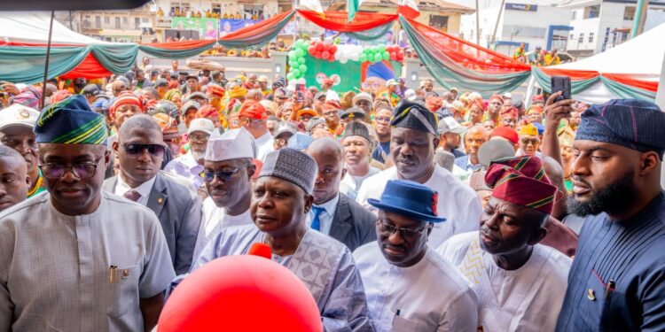 Oyo Speaker, Ogundoyin, Lauds Makinde’s ‘Visionary’ Gesture, Says New PDP Secretariat Will Enhance Party’s ‘Administrative Effectiveness