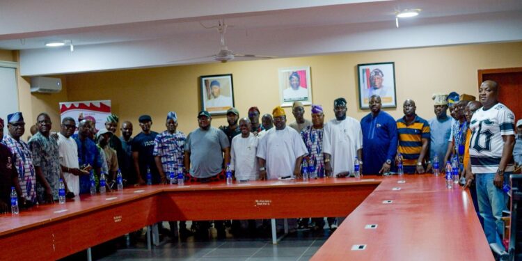 Oyo 2027: PDP Guber Hopeful, Ajadi Courts LG Chairmen, Seeks Mandate To Continue Makinde’s Work