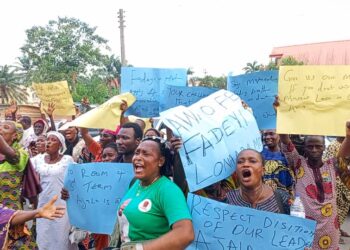 PDP Crisis: Oyo Deputy Speaker, Fadeyi Under Fire As PDP Protesters Demand End To Political Monopoly In Ona-Ara