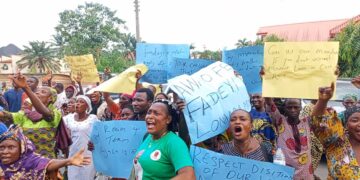 PDP Crisis: Oyo Deputy Speaker, Fadeyi Under Fire As PDP Protesters Demand End To Political Monopoly In Ona-Ara
