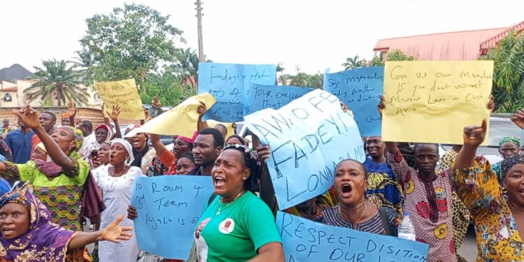 PDP Crisis: Oyo Deputy Speaker, Fadeyi Under Fire As PDP Protesters Demand End To Political Monopoly In Ona-Ara