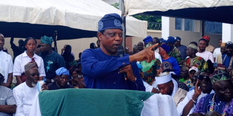 “Beyond Politics: When Remi Oseni Talks, The Heavens Descend And The Masses Are Liberated”(PART 1)