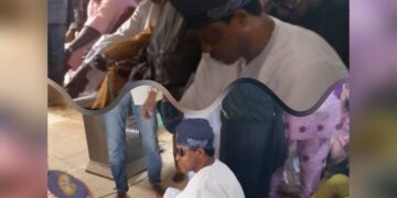 Oyo South APC Candidate, Remi Oseni, Joins Worshipers For Jumat, Commits ₦60,000,000 To Ido Central Mosque Construction Project