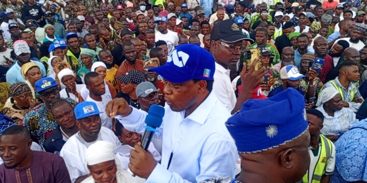 2027: Oyo South APC Candidate, Remi Oseni Rolls Out ₦50M Grants, 200 Solar Lights, 5 Boreholes To Ogunpa Market, Rallies Traders For Tinubu Re-Election