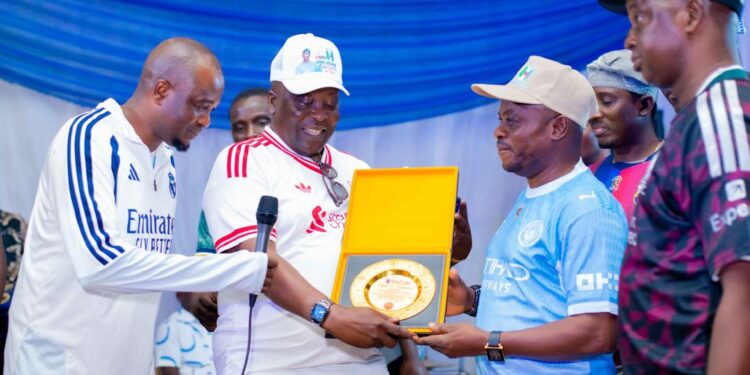 Egbeda LG Chairman, Sanda Sikiru Honoured For Outstanding Leadership, Grassroots Development At Champions Days 2025
